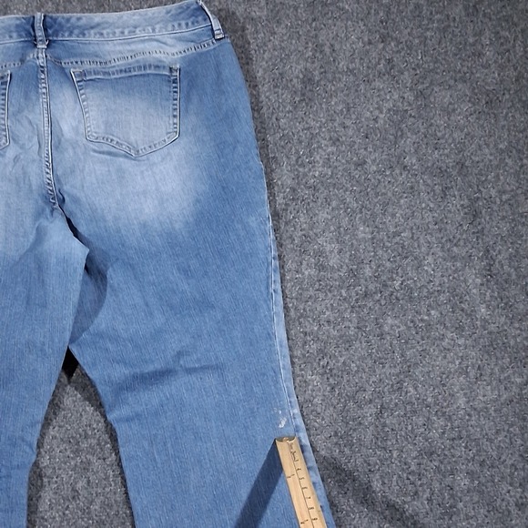 TORRID Jeans Womens 20R(40x30) Crop Boyfriend Stretch Jeans ‎ Mid Rise - Picture 9 of 15